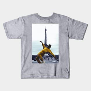 The eiffel tower and dancing Kids T-Shirt